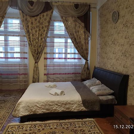 Apartment On Rynok Square Leopoli Esterno foto
