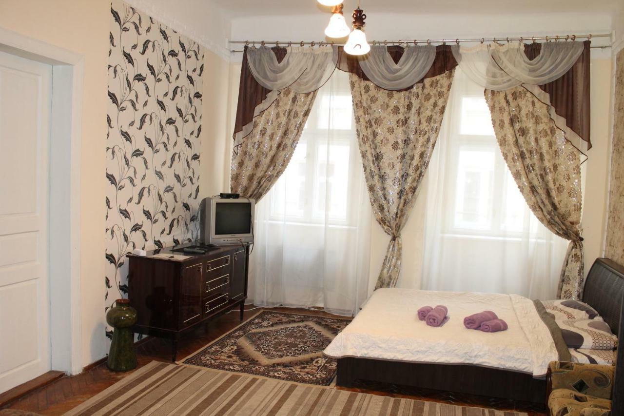 Apartment On Rynok Square Leopoli Esterno foto