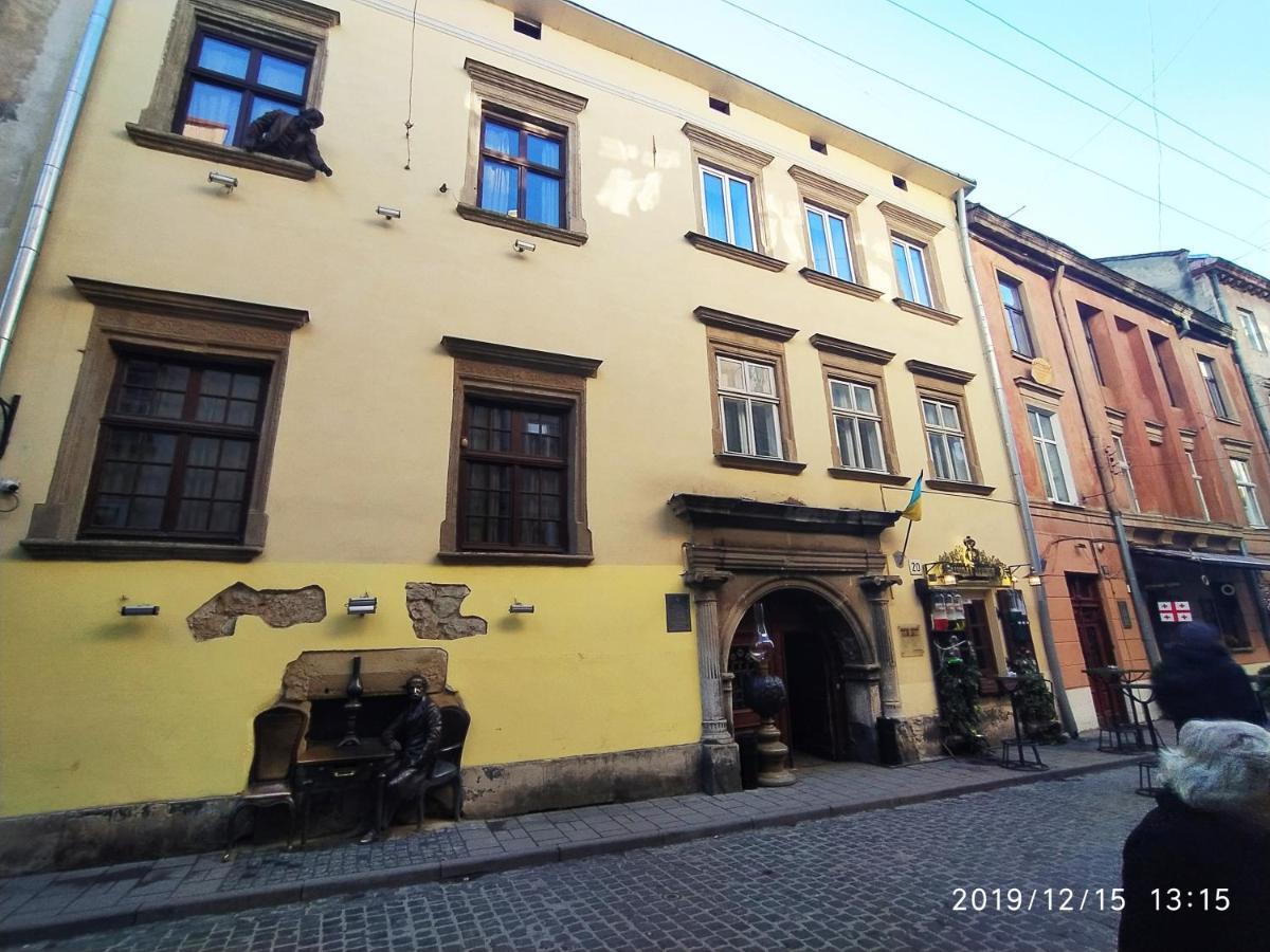 Apartment On Rynok Square Leopoli Esterno foto